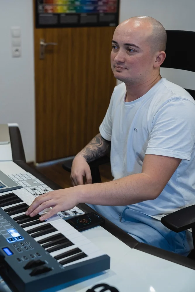 Stefan Zaayenga bei Aufnahme Recording Session im Künstlerviertel Tonstudio